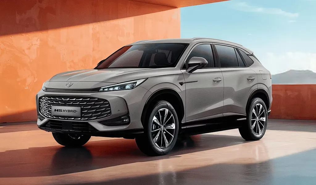 MG HS parcheggiata in una terrazza