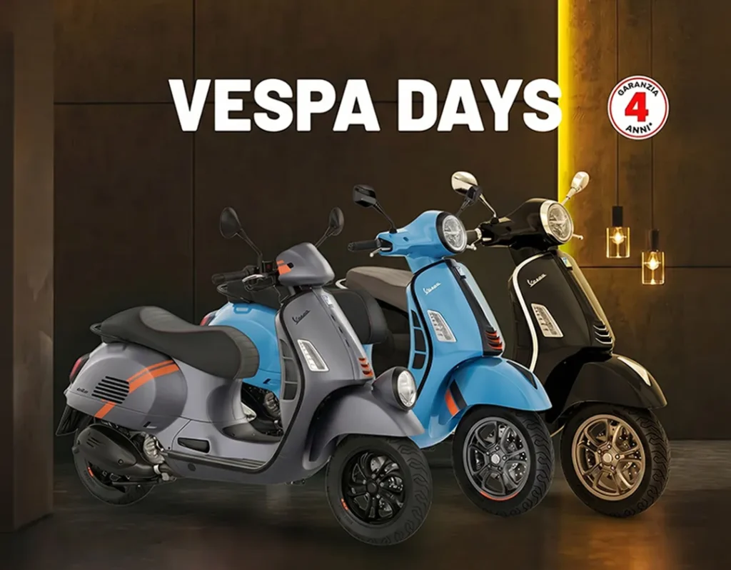 vespa grigia blu e nera con sfondo marrone scuro